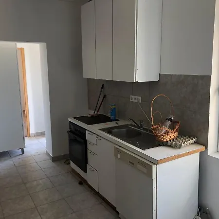 Feel Natural And Relaxed In A 3 Bedroom B In *