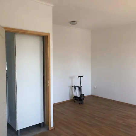 Feel Natural And Relaxed In A 3 Bedroom B In *