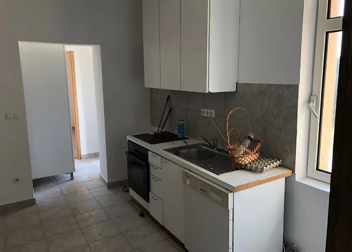 Feel Natural And Relaxed In A 3 Bedroom B In *