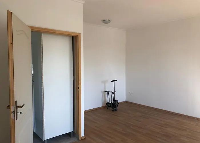 Feel Natural And Relaxed In A 3 Bedroom B In *