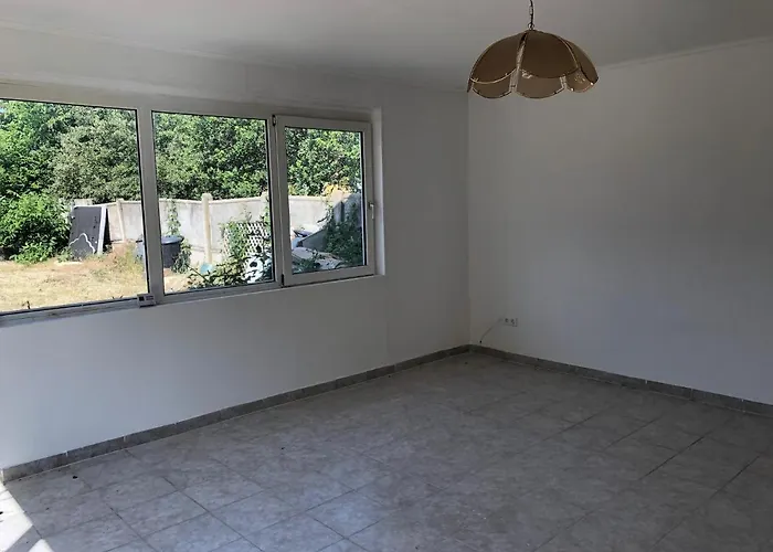 Feel Natural And Relaxed In A 3 Bedroom B In